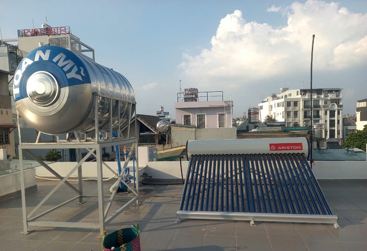 Máy nước nóng mặt trời Ariston 300L ECO2 tại Gò Vấp Máy nước nóng mặt trời Ariston 300L ECO2 tại Gò Vấp