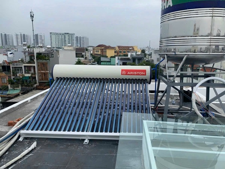 Trọn bộ Máy nước nóng mặt trời Ariston tại HCM Trọn bộ Máy nước nóng mặt trời Ariston tại HCM