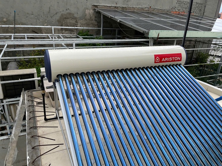 Máy nước nóng năng lượng mặt trời ARISTON 300 lít tại TPHCM Máy nước nóng năng lượng mặt trời ARISTON 300 lít tại TPHCM