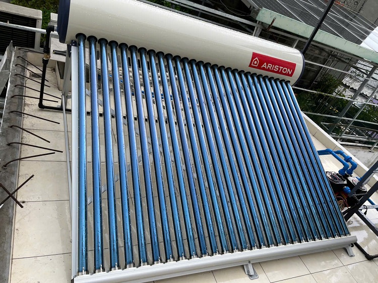 máy nước nóng năng lượng mặt trời 300 lít máy nước nóng năng lượng mặt trời 300 lít