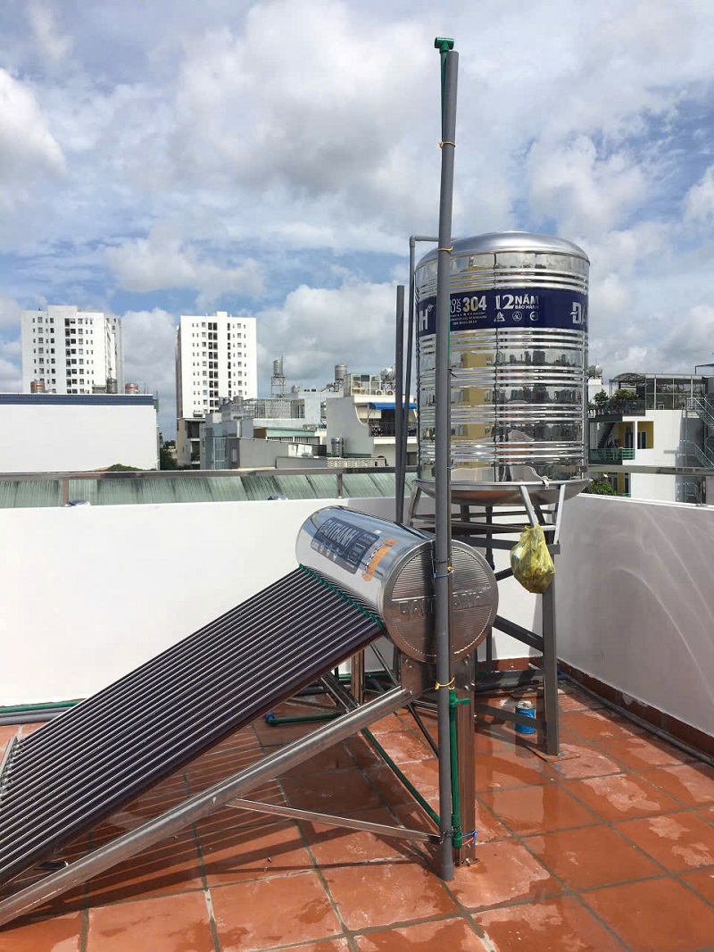 Máy nước nóng nlmt Đại Thành 130L-12 ống Máy nước nóng nlmt Đại Thành 130L-12 ống