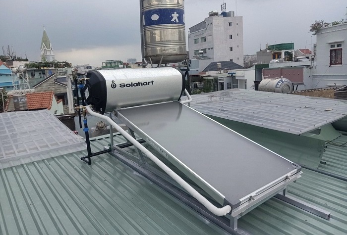Lắp máy nước nóng Solahart 180l trên mái tôn Lắp máy nước nóng Solahart 180l trên mái tôn