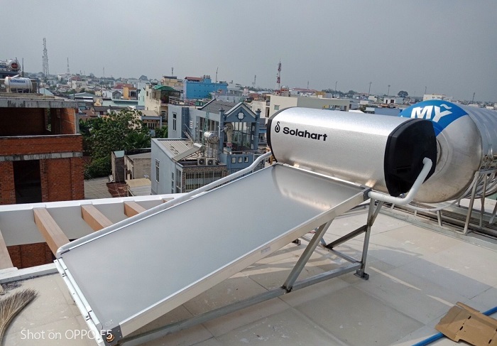 Lắp máy nước nóng Solahart 180l trên mặt sàn Lắp máy nước nóng Solahart 180l trên mặt sàn