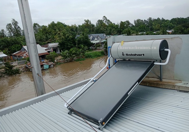 Lắp máy nước nóng Solahart sunheat trên mái tôn Lắp máy nước nóng Solahart sunheat trên mái tôn