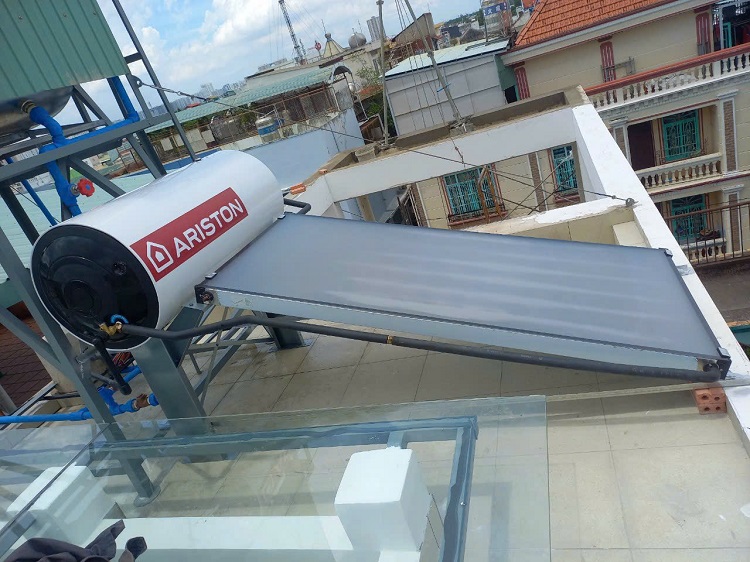 Máy nước nóng tấm phẳng Ariston 150L chịu áp Máy nước nóng tấm phẳng Ariston 150L chịu áp