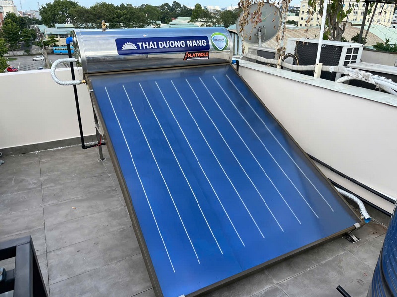 Bàn giao Máy nước nóng mặt trời Sơn Hà 220L dạng tấm phẳng Bàn giao Máy nước nóng mặt trời Sơn Hà 220L dạng tấm phẳng