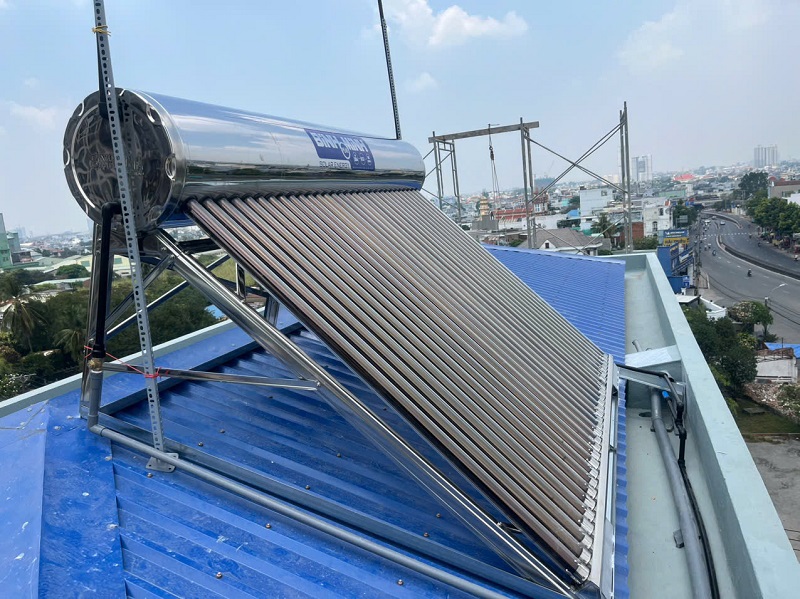 Bàn giao Máy nước nóng mặt trời cho dãy phòng trọ Bàn giao Máy nước nóng mặt trời cho dãy phòng trọ