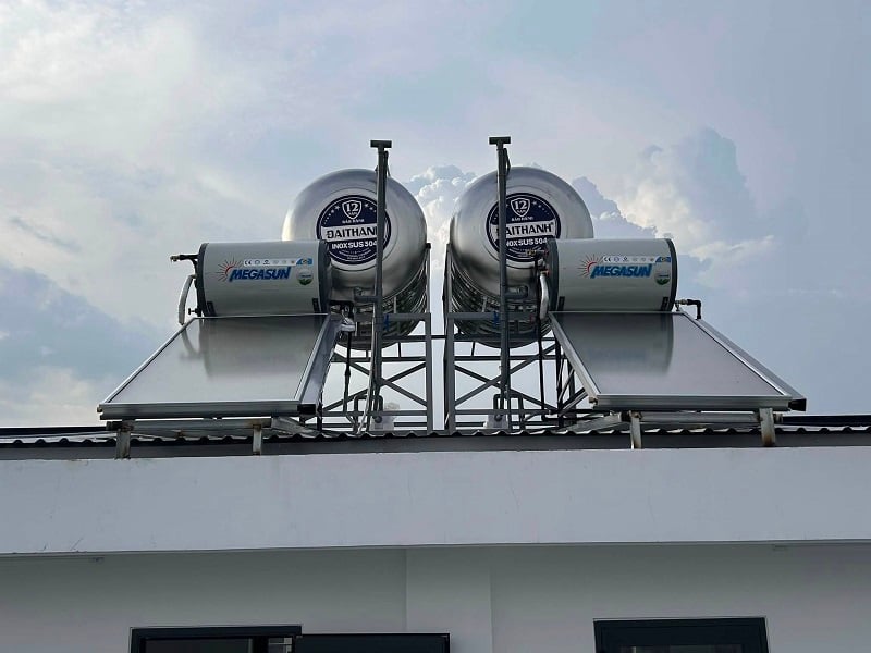 Bàn giao Máy nước nóng Tấm phẳng Megasun 150L tại Nhà Bè
