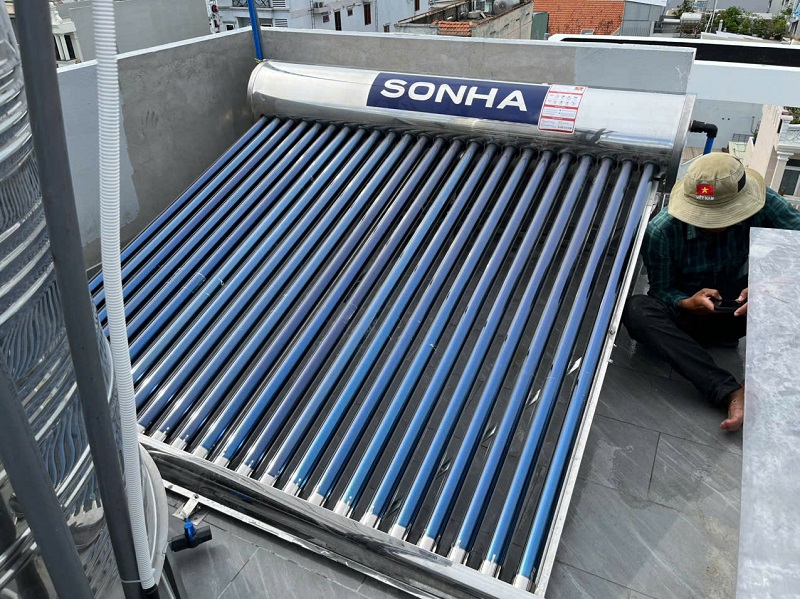 Hoàn thiện Máy nước nóng NLMT Sơn Hà Gold 240L-24 ống Hoàn thiện Máy nước nóng NLMT Sơn Hà Gold 240L-24 ống