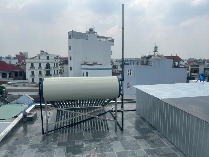 Phía sau Máy nước nóng NLMT OSAKA Luxury 180L tại Gò Vấp Phía sau Máy nước nóng NLMT OSAKA Luxury 180L tại Gò Vấp