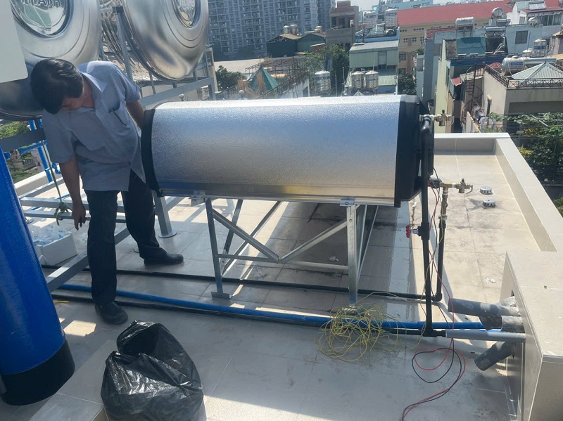 Mặt sau Máy nước nóng Soalahart 180L Premium Mặt sau Máy nước nóng Soalahart 180L Premium