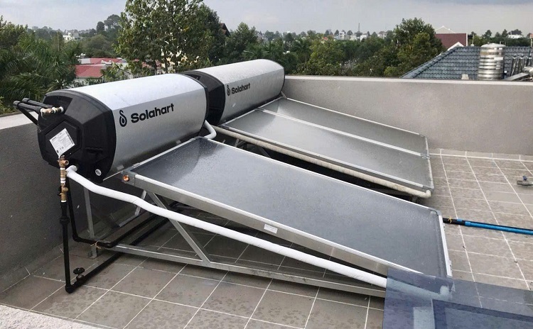 Bộ đôi máy nước nóng Solahart 180L và 300L lắp trên mặt sàn tại Quận 7 HCM Bộ đôi máy nước nóng Solahart 180L và 300L lắp trên mặt sàn tại Quận 7 HCM