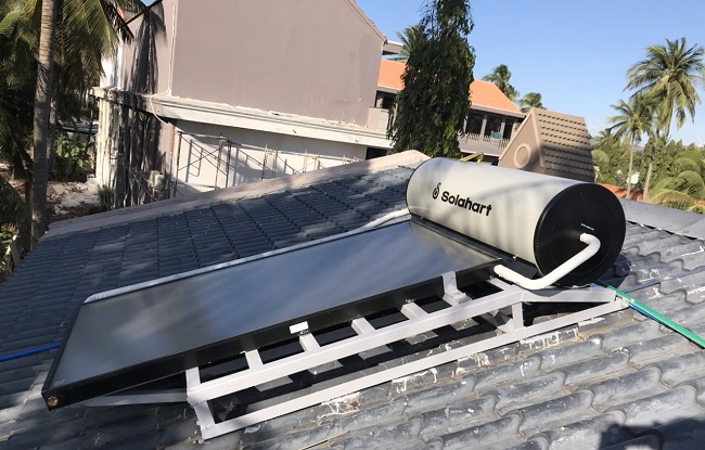 Lắp máy nước nóng Solahart 150 lít Sunheat trên mái nghiêng Lắp máy nước nóng Solahart 150 lít Sunheat trên mái nghiêng