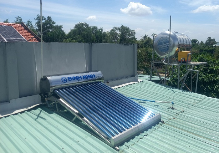 Lắp máy nước nóng mặt trời Bình Minh trên mái tôn Lắp máy nước nóng mặt trời Bình Minh trên mái tôn