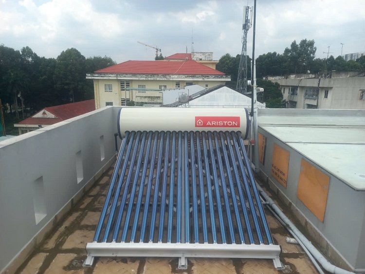 Thay MỚI máy nước nóng mặt trời Ariston Thay MỚI máy nước nóng mặt trời Ariston