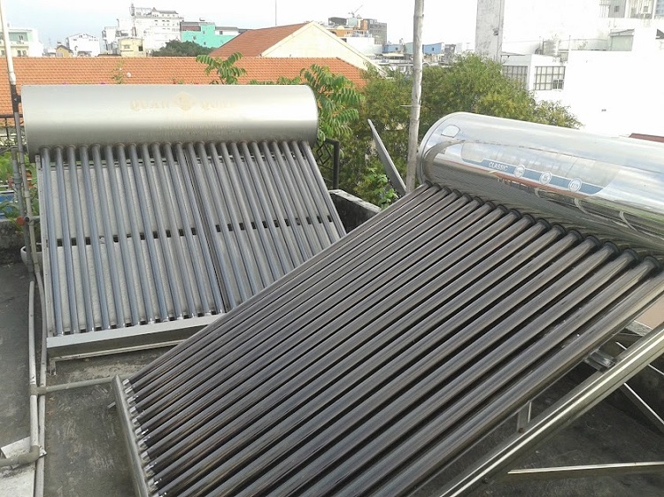 Máy nước nóng mặt trời bị rò rỉ nước nóng Máy nước nóng mặt trời bị rò rỉ nước nóng