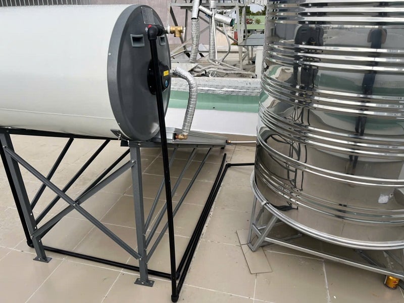 Thi công đường ống Máy nước nóng tấm phẳng Megasun 150L Thi công đường ống Máy nước nóng tấm phẳng Megasun 150L
