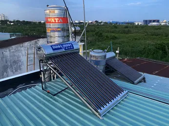 Máy nước nóng mặt trời cho gia đình nhỏ 3–4 người tại Quận 12