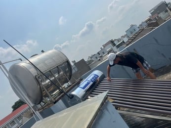 Công trình Thay máy nước nóng mặt trời 160L tại Quận 12