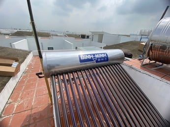 Giao Hàng – Lắp Đặt Máy Nước Nóng Mặt Trời Bình Minh 200L Thủ Đức