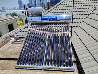 Lắp bồn phụ máy nước nóng mặt trời 200L tại Quận 2 Chuyên nghiệp