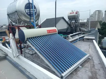 Chọn mua chuẩn Máy nước nóng năng lượng mặt trời Ariston 210L (200L)