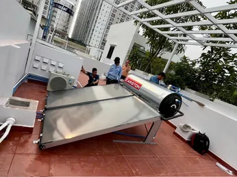 Năng lượng mặt trời tấm phẳng Ariston 200L – Giải pháp nước nóng từ Ý