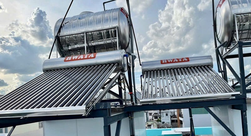 Trọn bộ Máy nước nóng mặt trời Hwata 200L tại Bình Thạnh Trọn bộ Máy nước nóng mặt trời Hwata 200L tại Bình Thạnh
