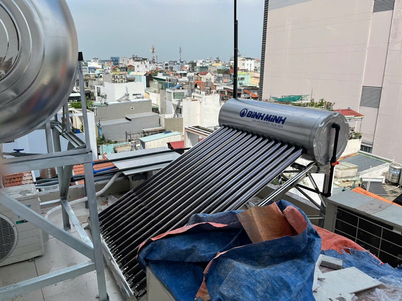 Trọn bộ Máy nước nóng mặt trời bình minh 160L-15 ống Trọn bộ Máy nước nóng mặt trời bình minh 160L-15 ống