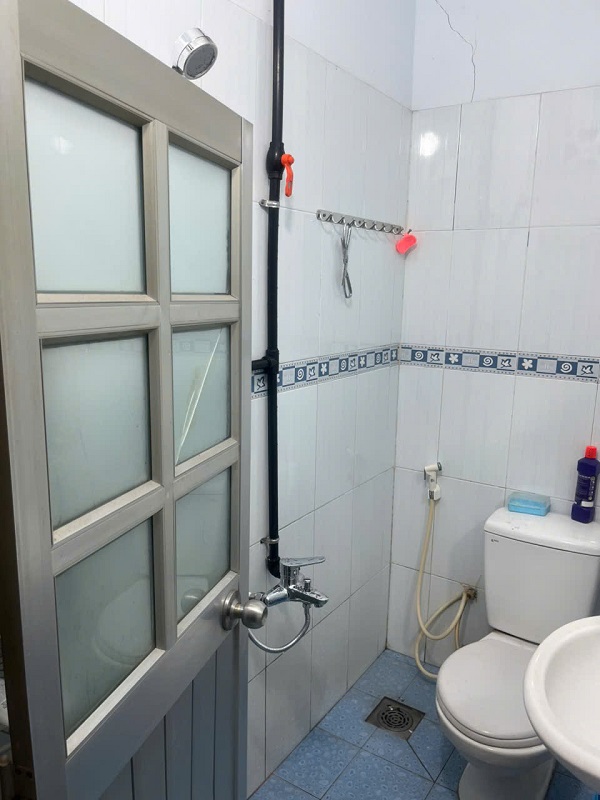 Thi công đường ống và Lắp vòi sen tắm Nóng Lạnh Thi công đường ống và Lắp vòi sen tắm Nóng Lạnh