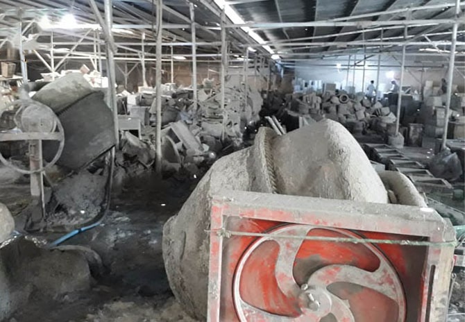 Xoay nguyên liệu với máy trộn