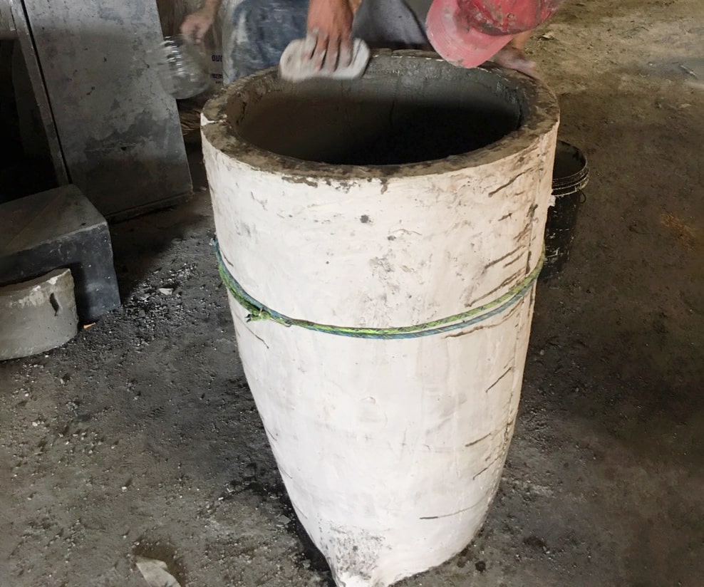 Thợ xử lý những góc gồ ghề