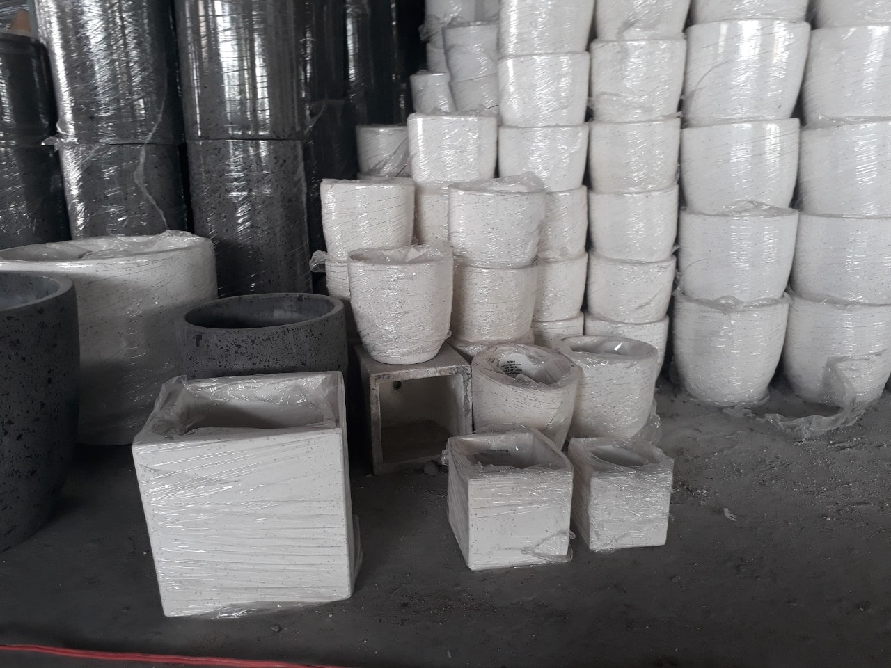 đảm bảo màu sắc chậu xi măng đá mài