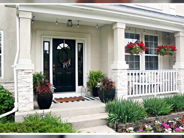 chậu trồng cây cảnh trang trí ngày tết trước nhà