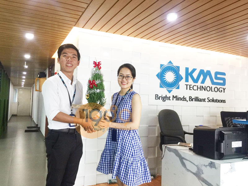 1989JSC và khách hàng