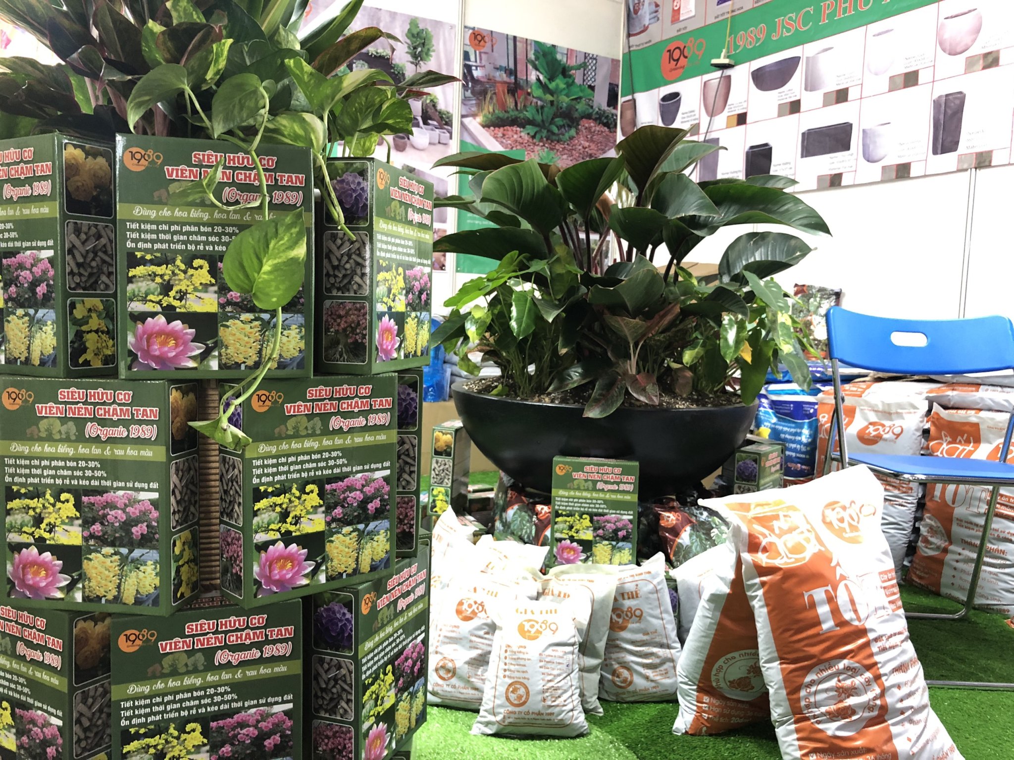 trang trí gian hàng tại hội chợ