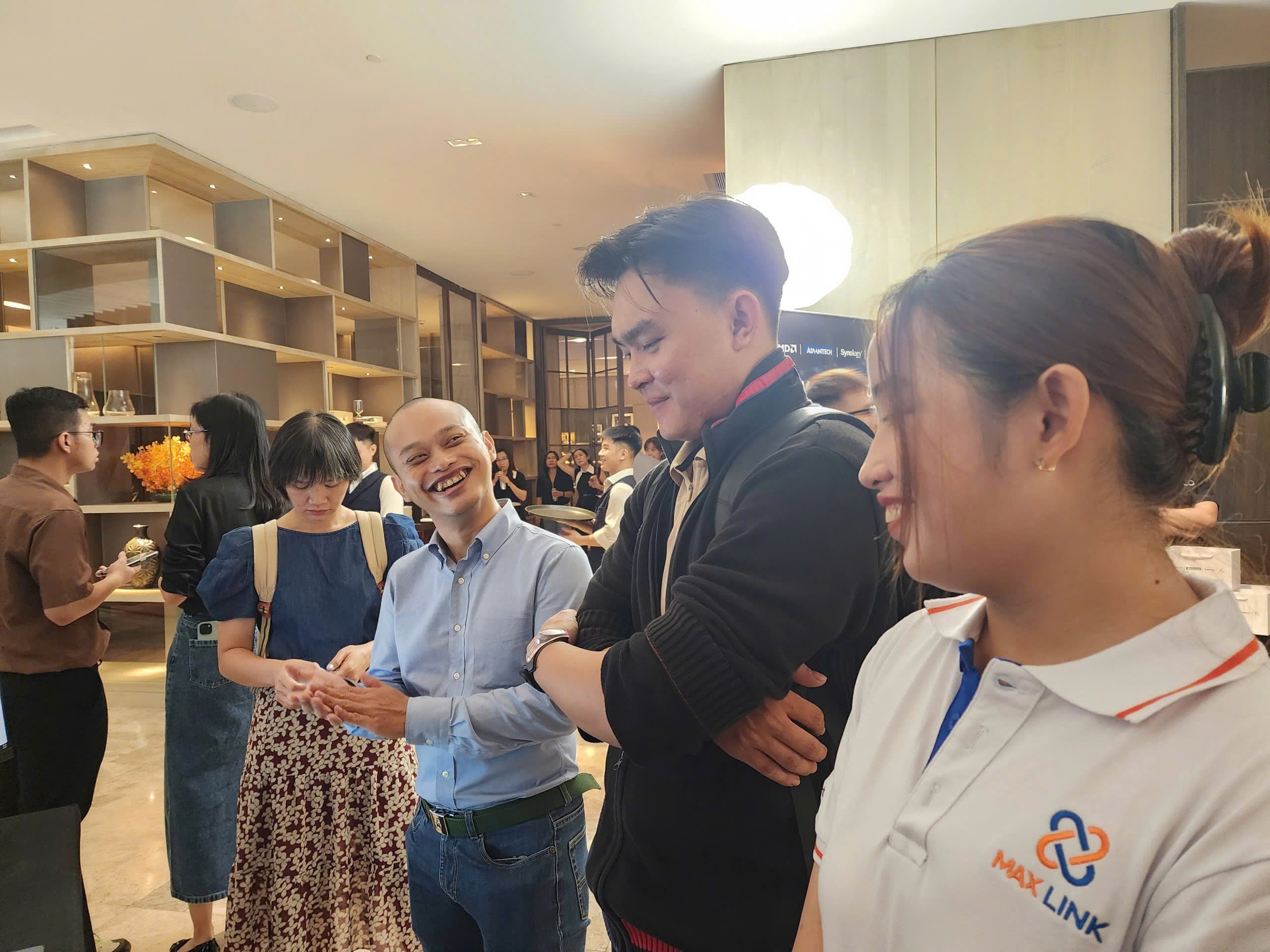 MaxLink Tham Dự Hội Thảo “Sức mạnh hội tụ cùng New Gen AI với AMD” MaxLink Tham Dự Hội Thảo “Sức mạnh hội tụ cùng New Gen AI với AMD”