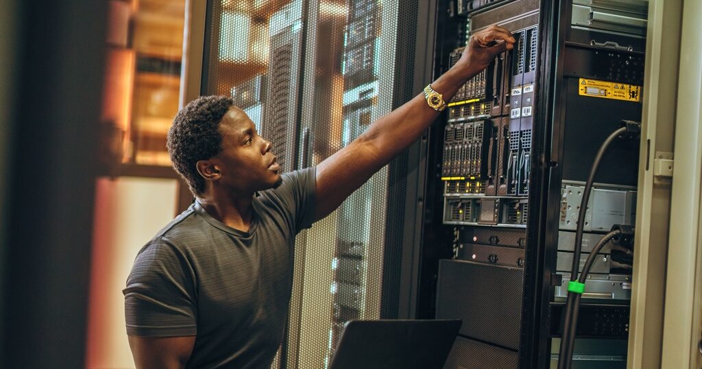 NVMe-Of™: Liệu Fabric Có Thay Đổi SSD Không? NVMe-Of™: Liệu Fabric Có Thay Đổi SSD Không?