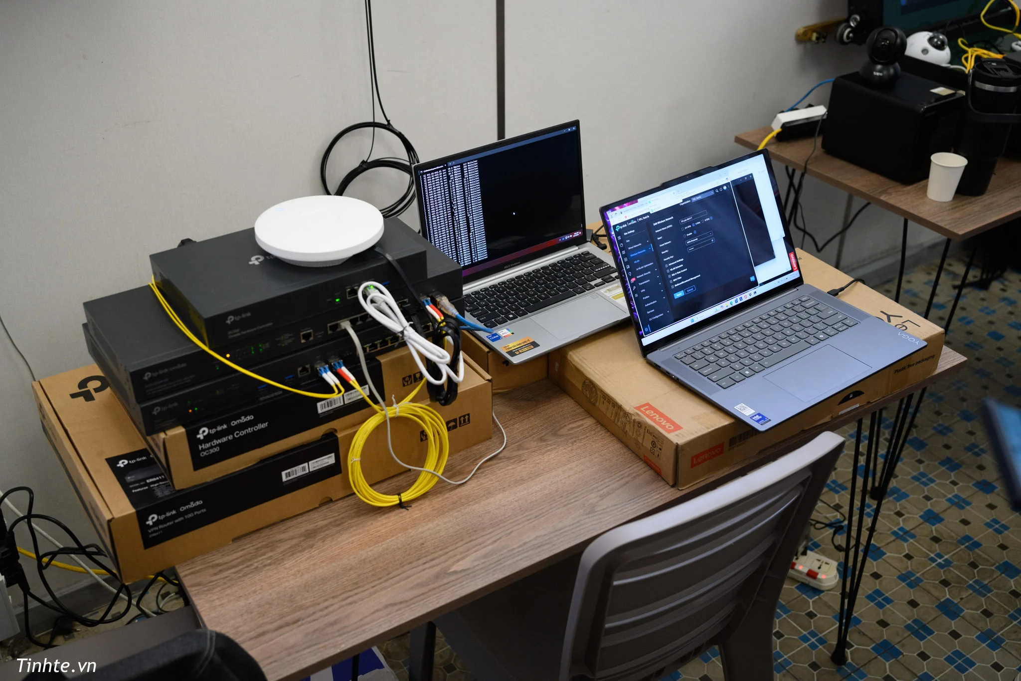 Recap Workshop Seagate X MaxLink X TP-Link: “Đột Phá Tiềm Năng Cho Doanh Nghiệp - Omada Wi-Fi 7 & Ổ Cứng IronWolf Cho NAS” Recap Workshop Seagate X MaxLink X TP-Link: “Đột Phá Tiềm Năng Cho Doanh Nghiệp - Omada Wi-Fi 7 & Ổ Cứng IronWolf Cho NAS”