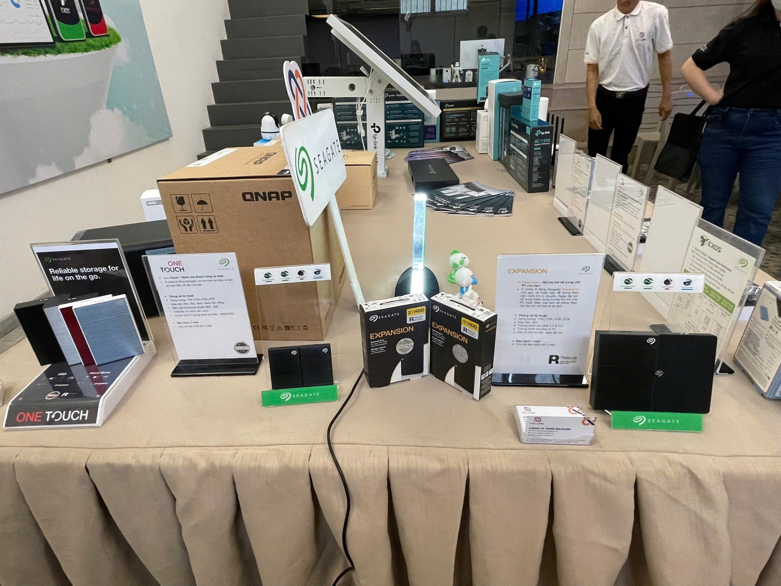 Recap Workshop Seagate X MaxLink X TP-Link: “Đột Phá Tiềm Năng Cho Doanh Nghiệp - Omada Wi-Fi 7 & Ổ Cứng IronWolf Cho NAS” Recap Workshop Seagate X MaxLink X TP-Link: “Đột Phá Tiềm Năng Cho Doanh Nghiệp - Omada Wi-Fi 7 & Ổ Cứng IronWolf Cho NAS”