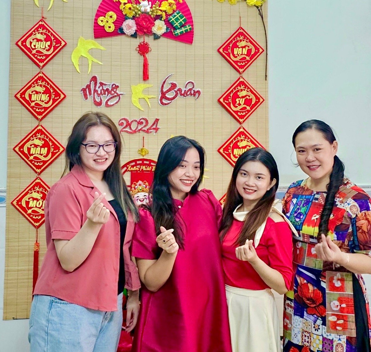 Tân Niên 2024 - Khởi Đầu Mới Đầy Thịnh Vượng Tân Niên 2024 - Khởi Đầu Mới Đầy Thịnh Vượng