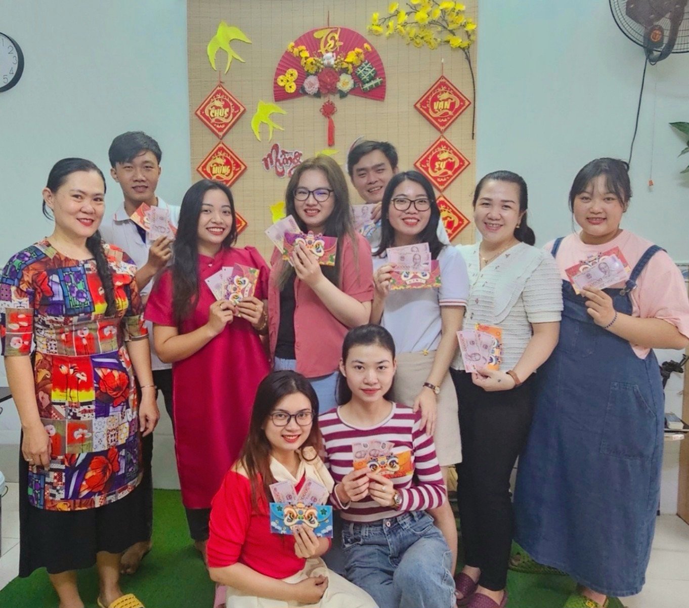 Tân Niên 2024 - Khởi Đầu Mới Đầy Thịnh Vượng Tân Niên 2024 - Khởi Đầu Mới Đầy Thịnh Vượng