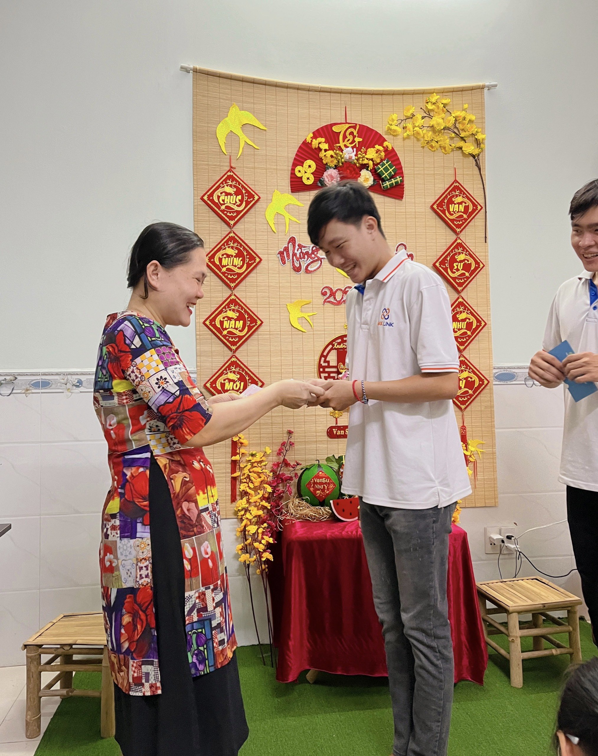 Tân Niên 2024 - Khởi Đầu Mới Đầy Thịnh Vượng Tân Niên 2024 - Khởi Đầu Mới Đầy Thịnh Vượng