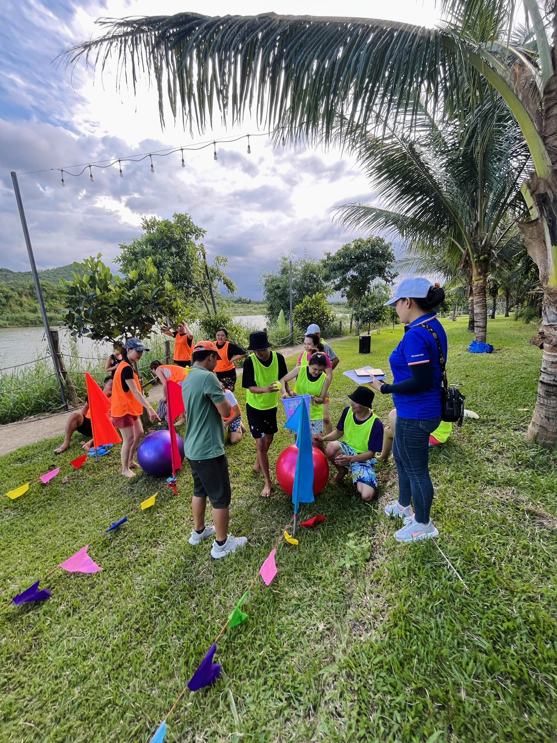 Teambuilding 2023 “TOGETHER WE GROW”: Cùng nhau phát triển Teambuilding 2023 “TOGETHER WE GROW”: Cùng nhau phát triển
