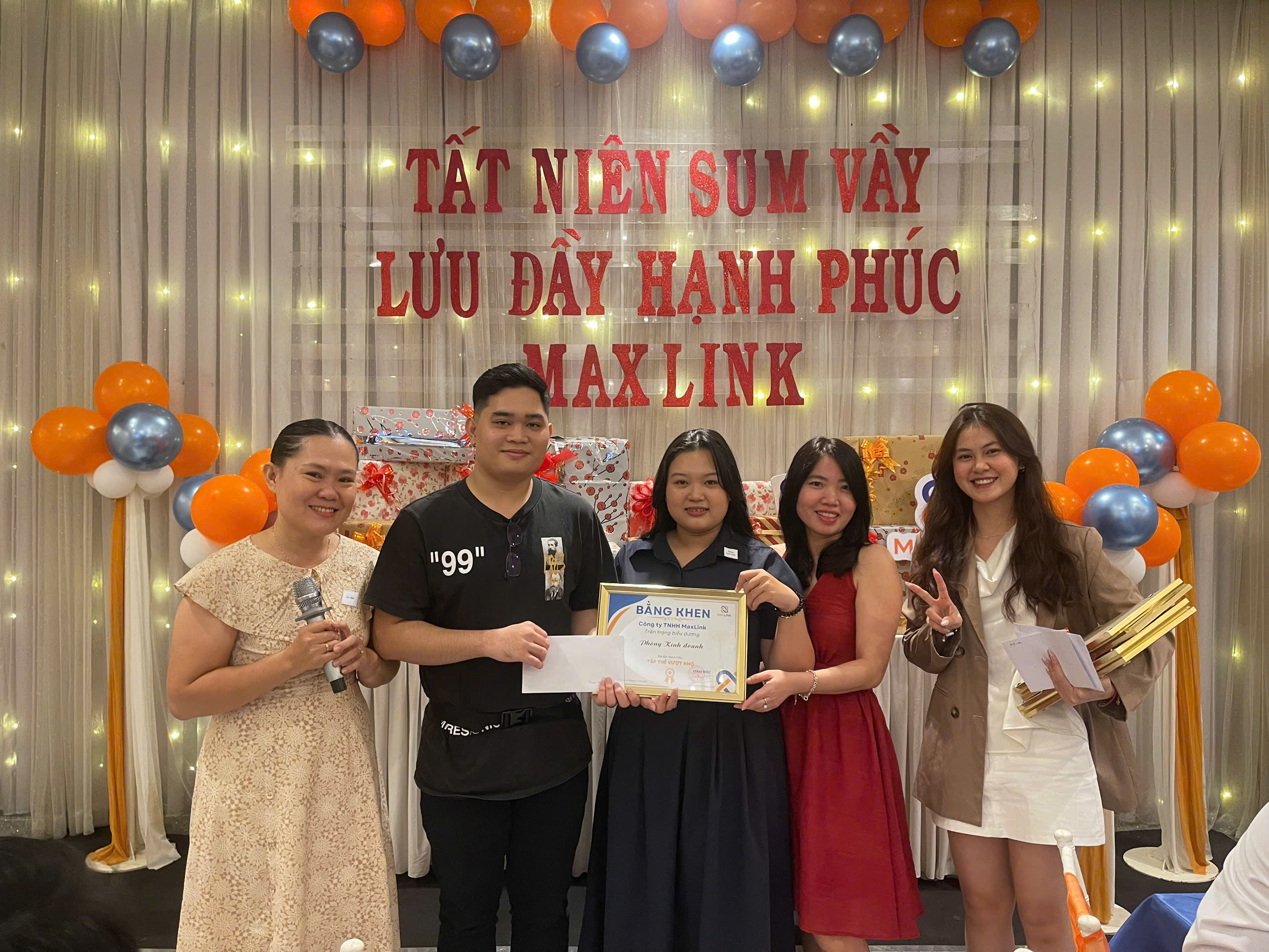 Tiệc Tất Niên 2024 – Tất Niên Sum Vầy Lưu Đầy Hạnh Phúc Tiệc Tất Niên 2024 – Tất Niên Sum Vầy Lưu Đầy Hạnh Phúc