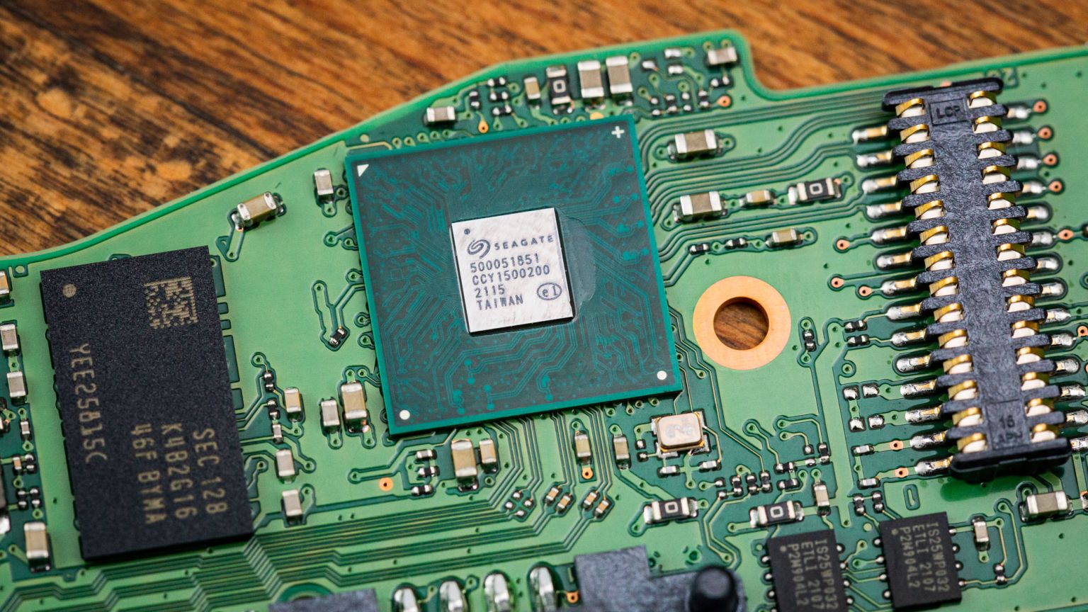 Ổ cứng Seagate Exos X20 và IronWolf Pro 20TB: Bộ nhớ Xoay cực mạnh mẽ Ổ cứng Seagate Exos X20 và IronWolf Pro 20TB: Bộ nhớ Xoay cực mạnh mẽ