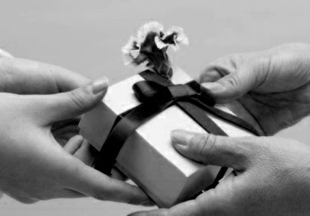 các hạt cà phê được đem đi tặng cho các thầy tu các hạt cà phê được đem đi tặng cho các thầy tu