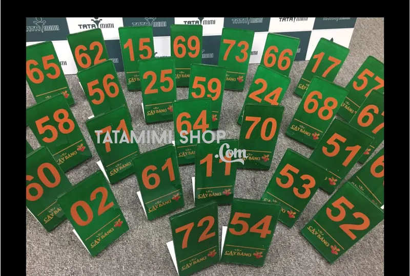 Màu sắc nào phù hợp khi làm biển số bàn của quán trà sữa