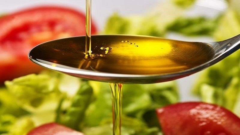 Sử dụng lượng dầu ăn vừa đủ Sử dụng lượng dầu ăn vừa đủ