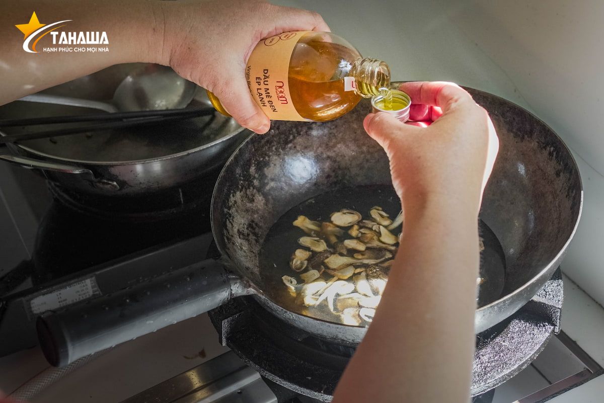 Dầu mè có tốt không? Có chiên xào được không? Dầu mè có tốt không? Có chiên xào được không?